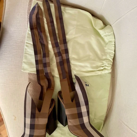 BURBERRY THE UP PUMP SIZE 40.5 BIRCH BROWN. - Picture 7 of 13